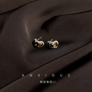 Elegant French Vintage Olive Green Earrings Womens Fine Jewelry Fashion Accessories Luxury Minimalist Style Alloy Gold Plated