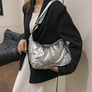 กระเป๋าถือทรงโฮโบแบบพองตัว กระเป๋าถือทรงโท้ทแบบควิลท์สำหรับผู้หญิง กระเป๋าโท้ทขนาดใหญ่ กระเป๋าสะพายไหล่บุนวม กระเป๋าลำลองสำหรับฤดูหนาว กระเป๋าสำหรับเดินทางไปทำงาน