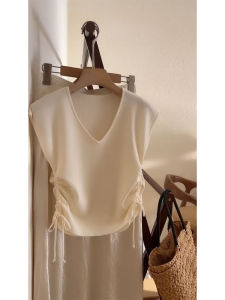 YUFUQING | เสื้อยืดแขนสั้นผ้าไหมน้ำแข็งคอวีสำหรับผู้หญิง ทรงเข้ารูป เอวเข้ารูป ทรงเข้ารูป ฤดูร้อน 2024 ใหม่ ระบายอากาศได้ดี ลำลอง