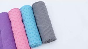 Non Slip Yoga Towel 72"x24" Microfiber Yoga Mat Cover with Silicone Grip Dots Ultra Absorbent Sweat-Proof Exercise Pilates Blan