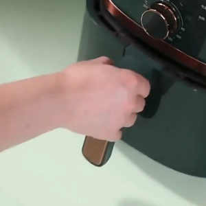 กระดาษรองหม้อทอด กระดาษรองอบ หม้อทอด ทนความร้อนไม่ไหม้ไม่เปลี่ยนรูป แพ็ค 50 ใบ (CH-235)