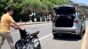 Foldable and lightweight electric wheelchair for the elderly fully automatic four-wheeled scooter