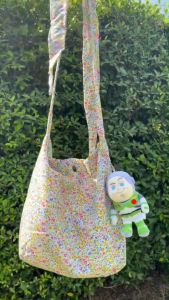 กระเป๋าสะพายข้าง ลายดอกไม้ ปรับสายได้ ผูกโบว์น่ารัก