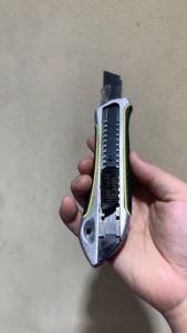 18mmคัตเตอร์ขนาดใหญ่วัสดุโลหะผสม คัตเตอร์ขนาดใหญ่18mm แบบล็อคใบมีดอัตโนมัติ มีดคัตเตอร์เอนกประสงค์ 18 มม ใบมีดเอียง60องศา18mm