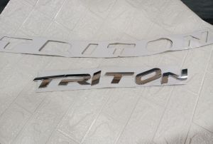 Emblem kap mesin mobil triton