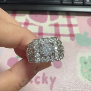 Huitan Princess Design Women Ring Modern Silver Color Inlaid Sparkling Cubic Zirconia Fashion Lady Accessories Party Jewelry