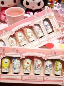 RooPy Hand Cream Moisturizing Lotion Bear Butter Hand Cream 75g Three Friends Collaboration Moisturizing Hand Cream Gift Box