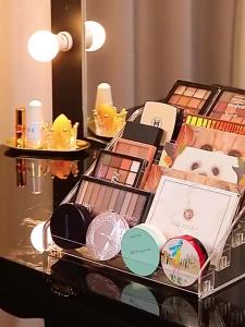 Storage  organizer transparent 吧唧展示架收納盒 Bar Display Rack Storage  Grain Badge Colored Paper Peripl Shelf Acrylic Desktop Stand 75mm Ornaments