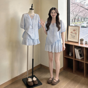 Bộ Đồ Giảm Cân Dành Cho Người Mập Mới Ra Mắt Mùa Hè: Áo Blouse V-neck Tay Ngắn và Chân Váy Ngắn có Nơ