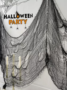 ผ้าพันแผลตกแต่งสำหรับการแสดงนิเวศวิทยาฮาโลวีน ผ้าห่อหุ้มหัวด้านนอกสีแดง บทบาทการเล่นเกมในห้องน้ำที่มืดมนและกลัว ของเล่นสำหรับการแสดง