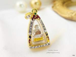 จี้หลวงปู่ทวดย่ำน้ำทะเลจืดลงยาประดับเพชรสวิสกรอบหุ้มทองคำแท้หนาพิเศษ