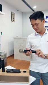 Loa Bluetooth XM-U525 Kèm 2 Micro Karaoke. Sản phẩm có thể kết nối với nhiều thiết bị như Điện thoại TV PC laptop máy chiếu... thông qua kết nối Bluetooth hoặc cáp giúp cho việc sử dụng rất thuận tiện và đa dạng.