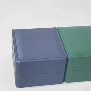 กล่องนาฬิกาหรู -（สี่แบบ）-(หนัง PU คลาสสิก + ผ้าสักหลาดบุด้านใน) กล่องเก็บนาฬิกา กล่องของขวัญ