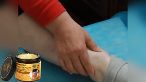 【bee venom pain relief cream】Bee Venom Turmeric Joint and Bone Pain Relief Cream - Treats Rheumatoid Arthritis Muscle Stiffness. For body massage. For external use. Pain relief cream. Joint and muscle bone gel