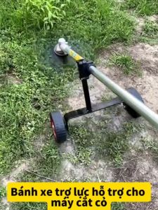Bánh xe đẩy trợ lực dùng cho máy cắt cỏ (Gồm 2 đầu kẹp đường kính 26mm và 28mm)