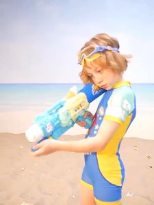 แว่นตาว่ายน้ำเด็ก ปรับสายได้ กันน้ำได้ ป้องกันแสงแดด UVไม่เป็นฝ้า สีสันสดใส แว่นตาเด็ก มีที่อุดหู สวมใส่สบาย