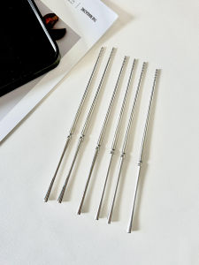 Thìa Kim Loại Chống Trượt Sáng Tạo Bằng Thép Không Gỉ 304 Dùng Trong Gia Đình Thiết Kế Đơn Giản Màu Trơn Sản Xuất Tại Trung Quốc