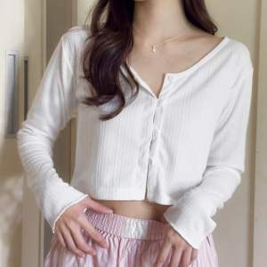 Saturday Mania | 🧸 Teddy Top เสื้อแขนยาวครอป ผ้านุ่ม กระดุมห่วง