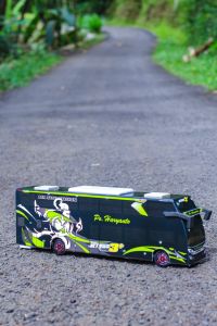 promo spesial miniatur bus akap nada basuri haryanto warna hitam+ungubiruhijau pink dan putih ful variasi