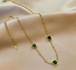 Kalung Wanita Liontin Persegi Titanium Lapis Emas Premium