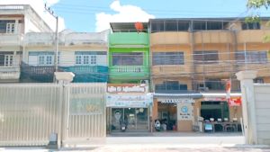 แม่เหล็ก 2 ก้อน สำหรับหยุดมอเตอร์ประตูรีโมทบานเลื่อนพร้อมน็อต ขนาดมาตรฐาน 1.5*2.6*5.5cm ใช้ได้ทุกยี่ห้อทุกรุ่น