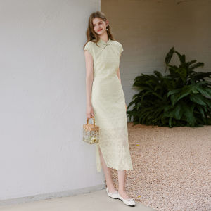 XIANGYING | Đầm Cheongsam Cải Tiến Dáng Ôm Màu Xanh Mới Hè Thu 2026 Có Khuy Ếch Thêu