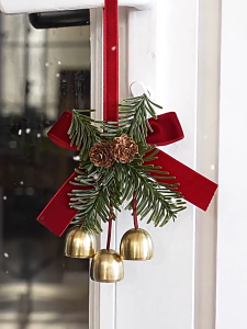 TUYUN STORE Dekorasi Natal Lonceng Emas Pita Merah Beludru – Hiasan Pintu & Pohon Natal