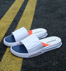 รองเท้าแตะแบบสวมข้อสำหรับผู้ชายในห้องน้ำสไตล์เกาหลี รองเท้าแตะฤดูร้อนแบบหนา กันสึก ระบายอากาศได้ดี พื้นยาง สวมใส่สบาย