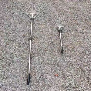 Adjustable Telescopic Metal Garden Leaf Leaves Rake for Lawn Yard Flowers Beds and Roof