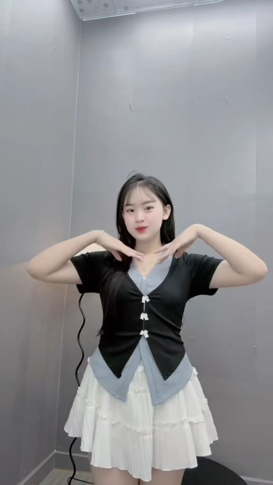 Set bộ Bigsize Nữ áo kiểu tay ngắn cổ tim phối viền gắn nơ mix chân váy bèo có quần bảo hộ - SET977