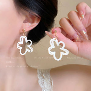 White Flower Ear Studs Womens Early Spring Drop Earrings 2025 New Hot Beach Holiday Fashion Jewelry Ear Decorations