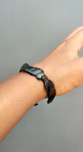 Gelang Akar Bahar Merah Bodi Hitam Model C Ukir Kujang