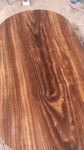 แผ่นไม้ หนา 4 ซม ไม้แผ่นเดียว เน้นตามลาายไม้และรูปทรงธรรมชาติ ไม้เนื้อแข็ง ท็อปไม้ นำไปใช้เป็นท้อปโต๊ะ เก้าอี้ ม้านั่ง