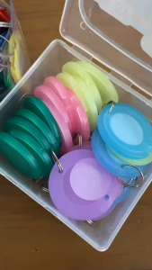 ป้ายชื่อ พวงกุญแจ ป้ายแท็กกระดาษ คละสี พกพาสะดวก ห้อยกุญแจ ห้อยกระเป๋า สามารถเขียนชื่อได้ ป้ายชื่อพลาสติก สีสดใส YC