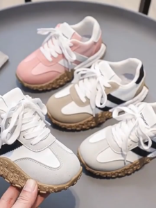 【พร้อมส่งจากกรุงเทพ】🚀รองเท้ากีฬาเด็ก รองเท้าบอร์ด รองเท้าวิ่ง ส้นีก กันลื่น นุ่มและสบาย 4-13 ปี