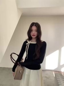 Mixd | Áo Sweater Cổ Đai Ôm