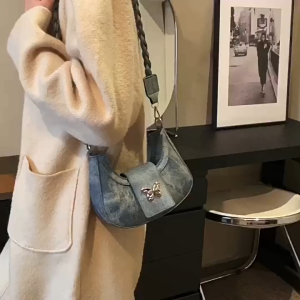 SEA YADOU  กระเป๋าดีไซน์เฉพาะกลุ่มยอดนิยมในปีนี้กระเป๋าหญิงรุ่นใหม่สายคล้องไหล่แบบทอแมทช์ลุคง่ายกระเป๋าสะพายไหล่ใต้วงแขน