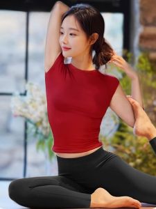 เสื้อยืดโยคะแขนสั้นผู้หญิง 2024 ฤดูใบไม้ร่วง/ฤดูหนาว ดีไซน์ใหม่ ระบายอากาศได้ดี ดูดซับเหงื่อ ยืดหยุ่นสูง เสื้อผ้าโยคะสีแดง