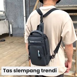 Techdoo Tas Selempang Pria USB Charger Slingbag Pria Trendy dan Tahan Air Waist Bag Crossbody Outdoor Tas Slempang Pria Multifungsi TS716