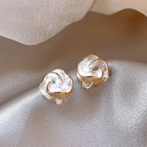 Luxury Temperament Unique Camellia Stud Earrings For Women