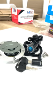 ชุดสวิทกุญแจ+ฝาถังน้ำมัน yamaha R3/ R25 ปี 2015-2019 ชุดใหญ่ สวิทซ์กุญแจ  (ฝาถังน้ำมัน+สวิทซ์ล็อค+เบ้าล็อค+กุญแจ) ชุดสวิทซ์กุญแจอาร์3 อาร์25