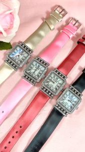 Jam Tangan Wanita Elegan Dengan Strap Kulit Dan Kristal Hias Desain Dial Persegi Fashion Terbaru