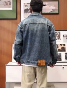 เสื้อแจ็คเก็ตยีนส์ Size : M - 3XL ทรงผู้ชาย กระเป๋าด้านหน้าแต่งลาย เนื้อผ้ายีนส์ใส่สบาย