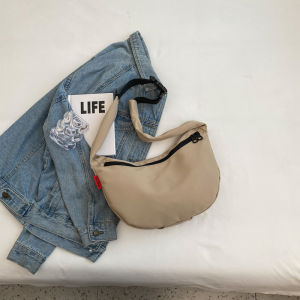 กระเป๋าสะพายข้างผ้าไนลอนสีแดงสำหรับผู้หญิง กระเป๋าทรงขนมจีบแบบลำลอง น้ำหนักเบา กระเป๋าสะพายไหล่แบบลำลอง กระเป๋าสะพายข้างแบบลำลอง