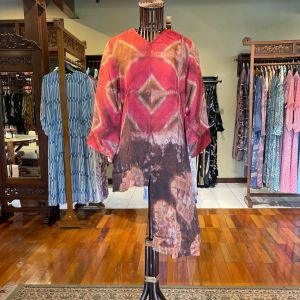 Nadina Tunik Viscos by Dian Pelangi LIMITED EDITION Blouse Baju Atasan Kemeja Blus Outfit OOTD Casual Formal Kerja Kantor Pesta Pernikahan Kondangan Wanita Hijaber Cantik Anggun Modis Modern Elegan Mewah Model Korea Terbaru Motif Jumputan Kekinian