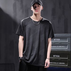 เสื้อยืดแขนสั้นผ้าไหมน้ำแข็งสำหรับผู้ชาย ฤดูร้อน บาง ลำลอง ยืดหยุ่น แห้งเร็ว ไซส์ใหญ่ เอวใหญ่ ยืดหยุ่น แฟชั่น