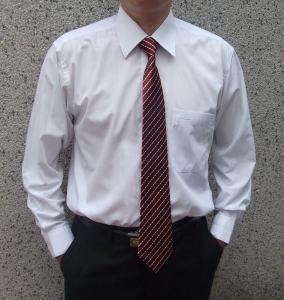 เสื้อเชิ้ตคอแข็งสำหรับผู้ชาย ทรงหลวม แขนยาว สีขาว ทรงปกติ ผ้าผสมคอตตอนและโพลีเอสเตอร์ ป้องกันรอยยับ สำหรับใส่ไปทำงาน