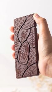 Coklat Lokal Premium Krakakoa Chocolate Bar 50 Gr Single Origin ( 70% Sumatra Sedayu 85% Bali Pulukan ) Dark Choco ( 70% 85% 100% 60% Chilli 59% Sea Salt & Pepper ) Dark Milk ( 60% 52% Ginger 53% Cinnamon ) Milk Choco ( 45% 40% Creamy Coffee )