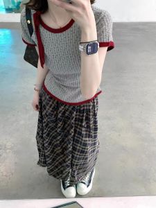 VKSOD | เสื้อยืดแขนสั้นผู้หญิงสไตล์เกาหลี ทรงหลวม สีบล็อก กระโปรงสั้นทรงเอ ชุดสองชิ้น ฤดูร้อน 2025 คอตั้ง แขนสั้น