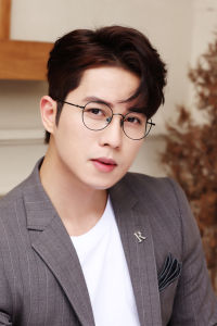 Progressive Multifocus Reading Glasses: Pure Titanium Frame & Blue Light Blocking Magnifying Eyewear